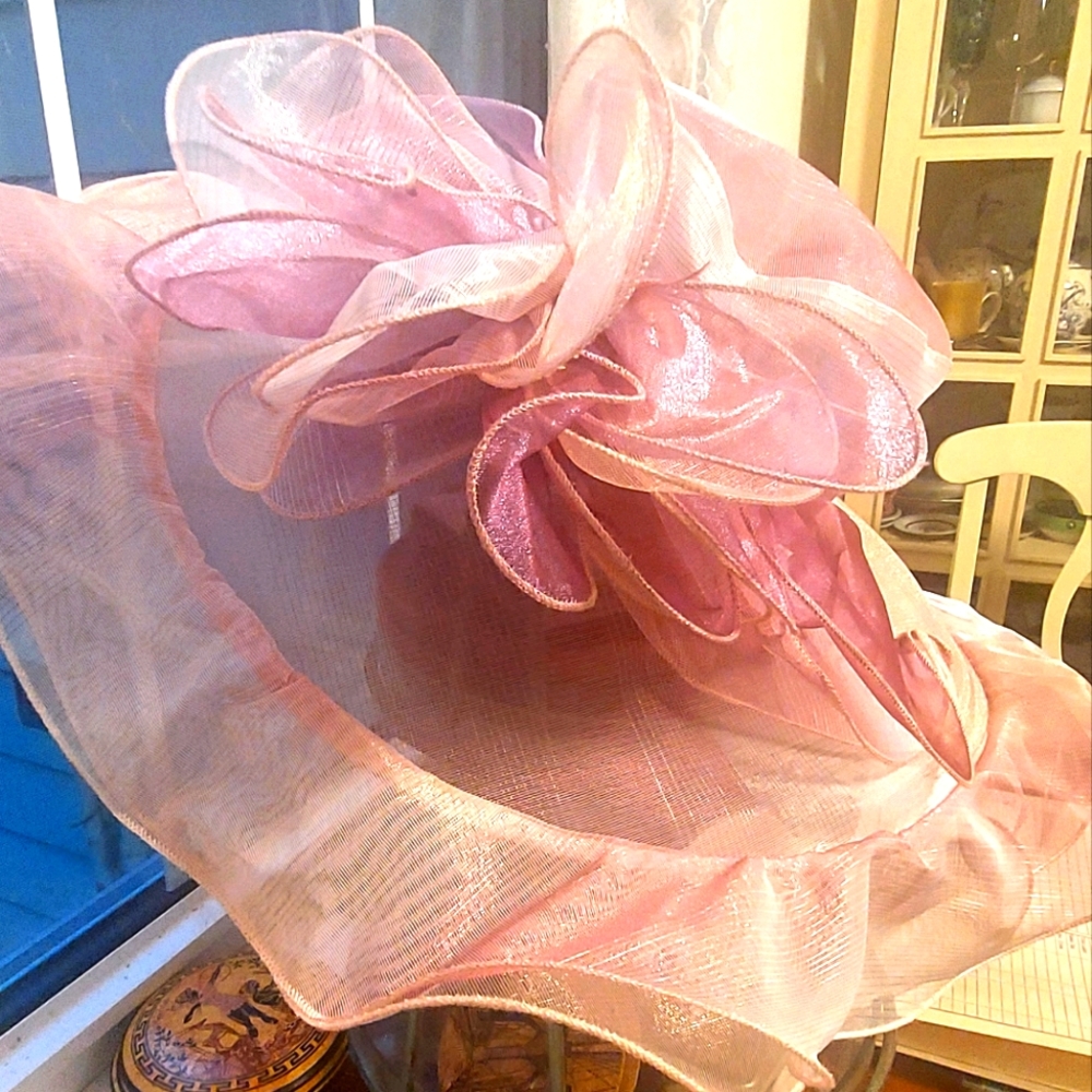 ❤️NWT Fascinator Kentucky Derby stunning  hat shimmer pinks